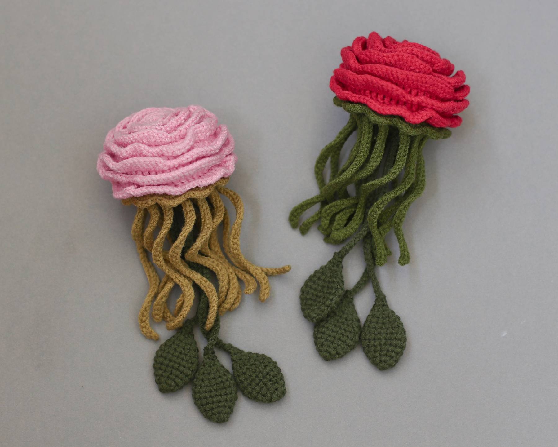 Crochet flowers pattern - Amigurumi Jellyfish Rose - crochet keychain pattern