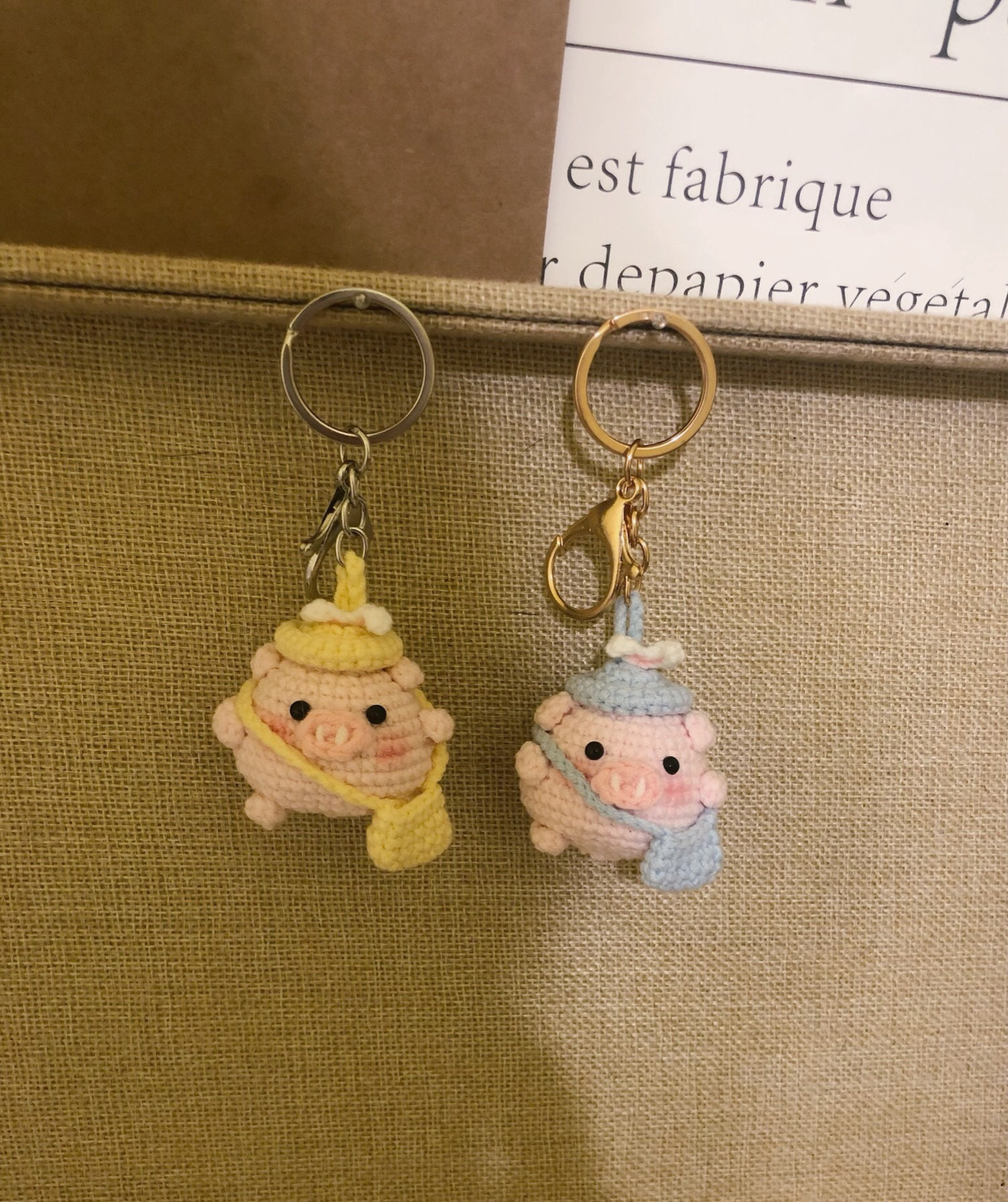 New hand-woven Christmas girl keychain, exquisite woolen crochet cartoon pendant, hand-made bag pendant