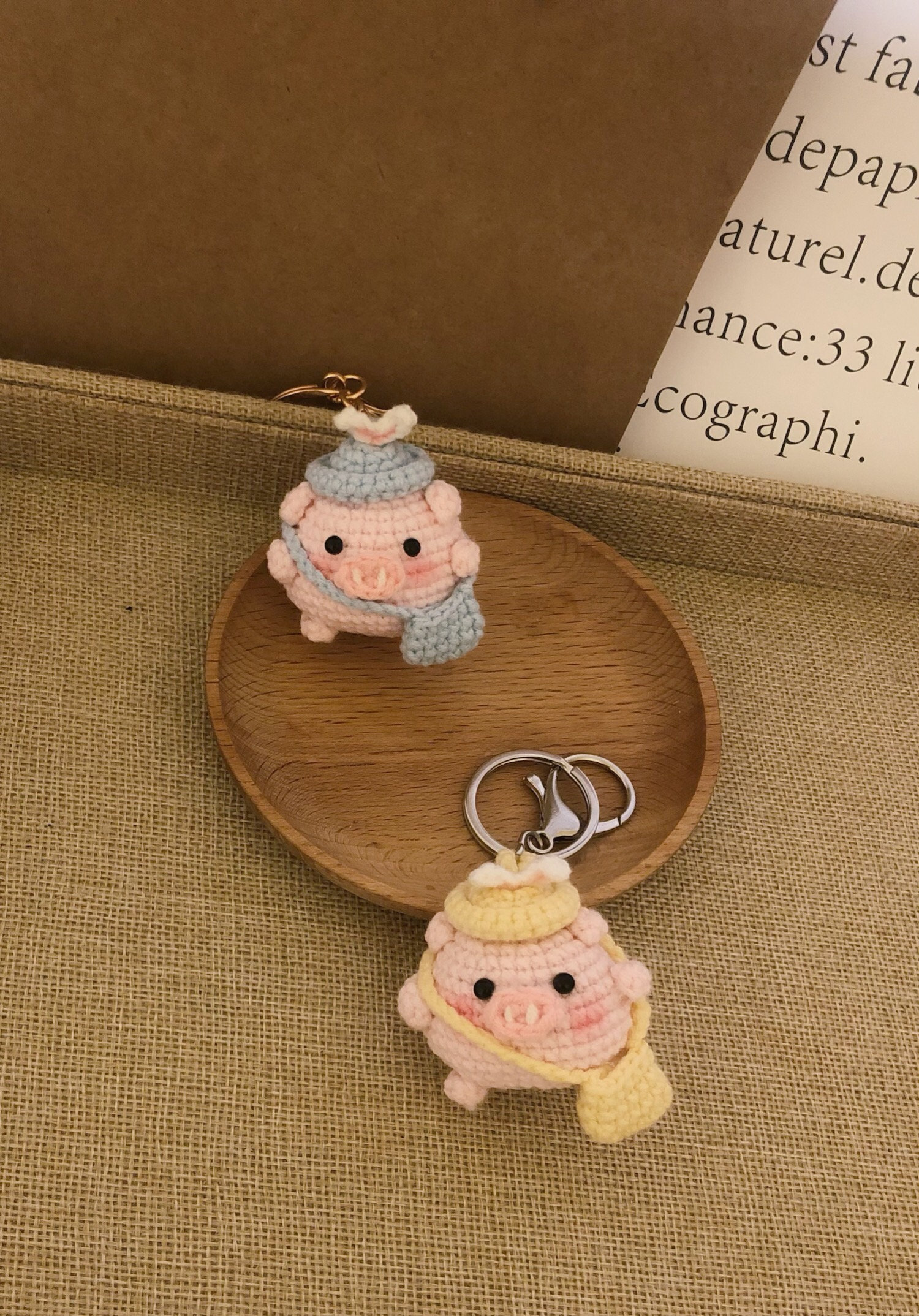 New hand-woven Christmas girl keychain, exquisite woolen crochet cartoon pendant, hand-made bag pendant