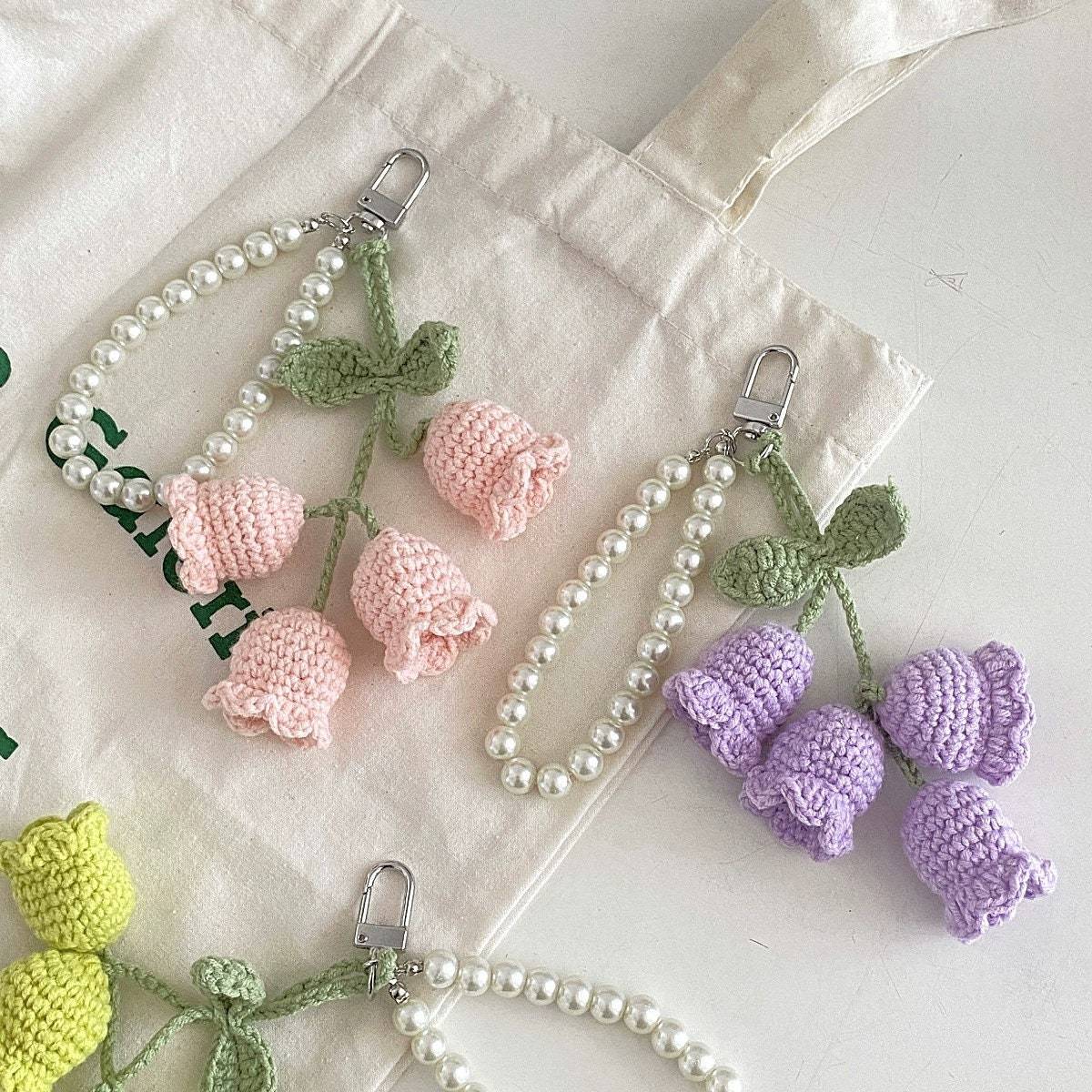 Hand-woven lily of the valley keychain, cute flower pearl chain bag accessories, bag pendants, crochet flower key lanyard