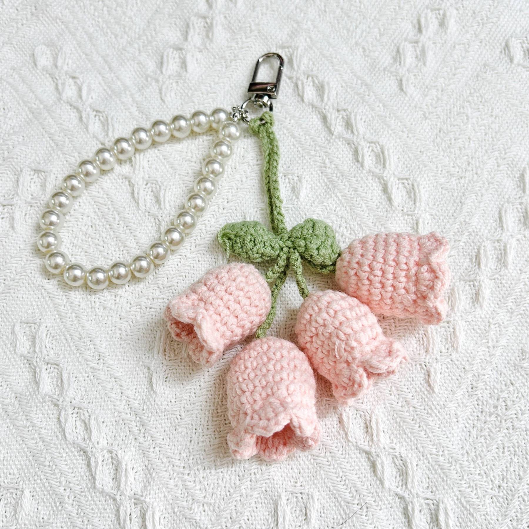 Hand-woven lily of the valley keychain, cute flower pearl chain bag accessories, bag pendants, crochet flower key lanyard