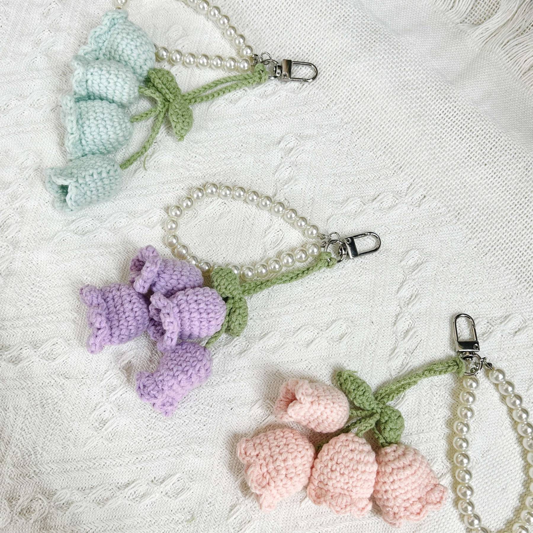 Hand-woven lily of the valley keychain, cute flower pearl chain bag accessories, bag pendants, crochet flower key lanyard
