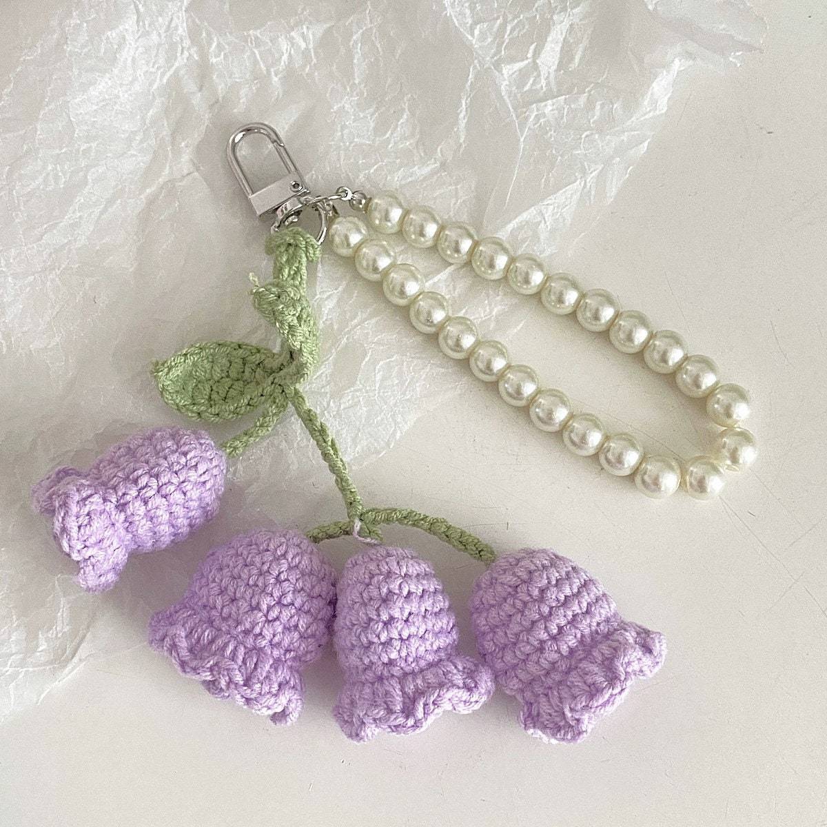 Hand-woven lily of the valley keychain, cute flower pearl chain bag accessories, bag pendants, crochet flower key lanyard