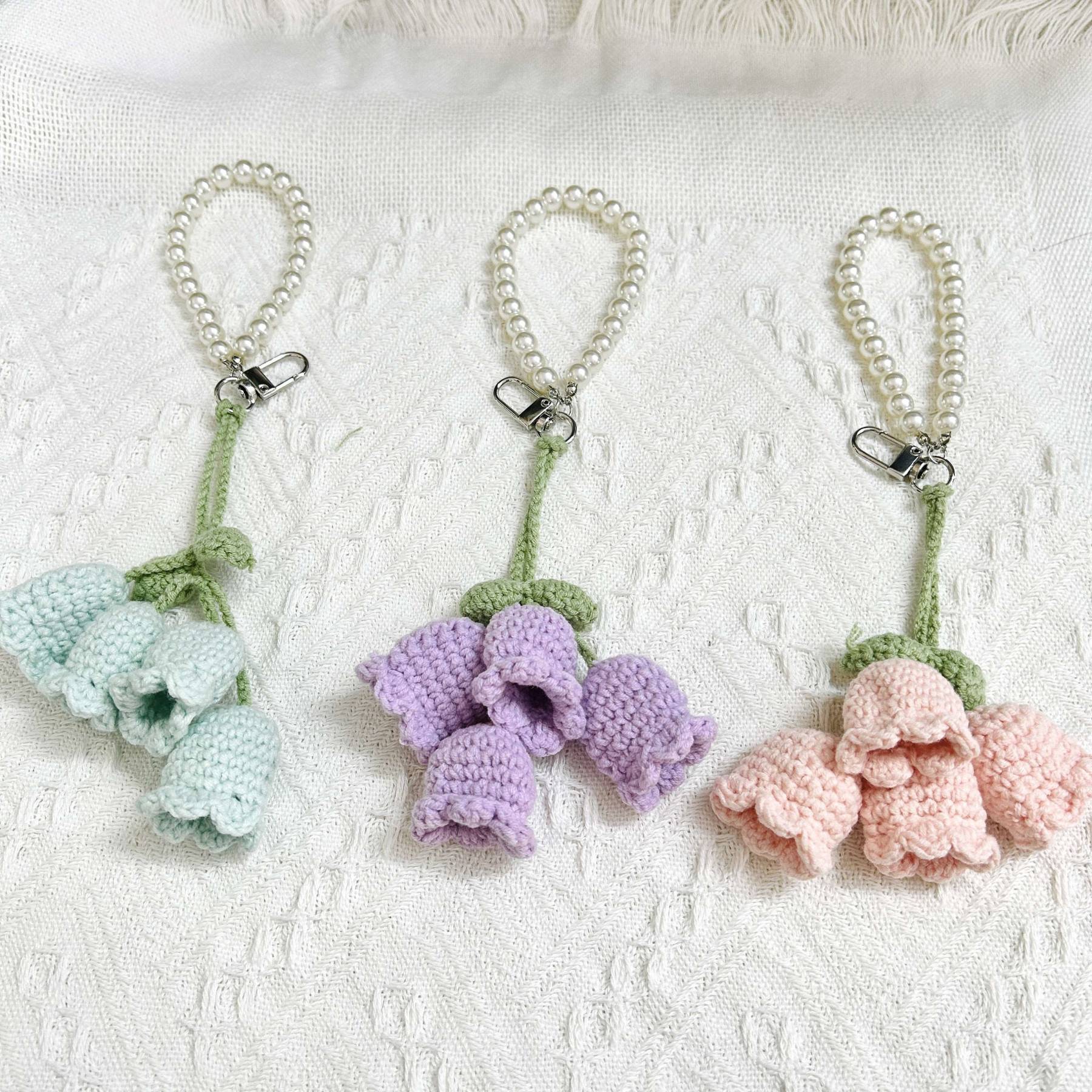 Hand-woven lily of the valley keychain, cute flower pearl chain bag accessories, bag pendants, crochet flower key lanyard