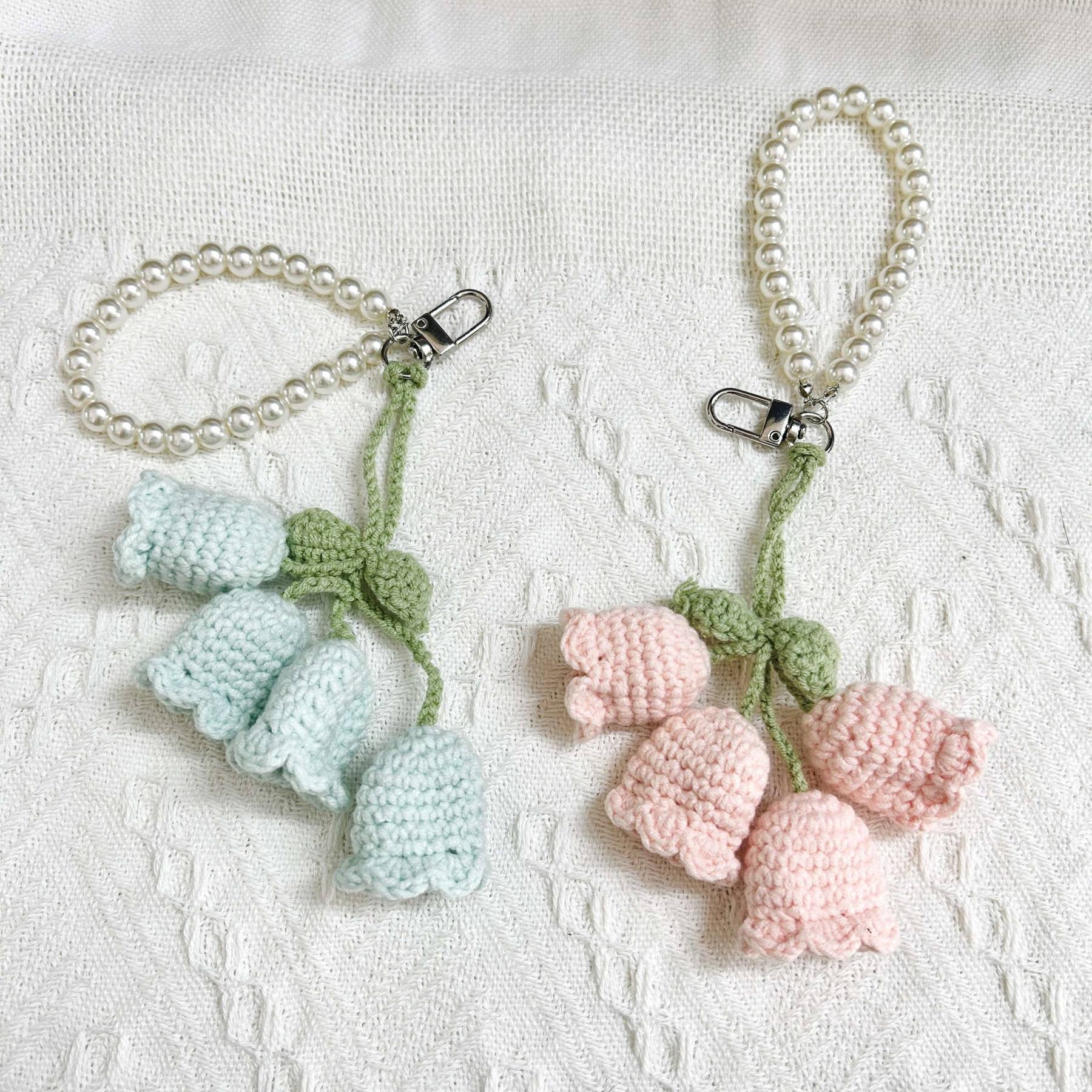 Hand-woven lily of the valley keychain, cute flower pearl chain bag accessories, bag pendants, crochet flower key lanyard