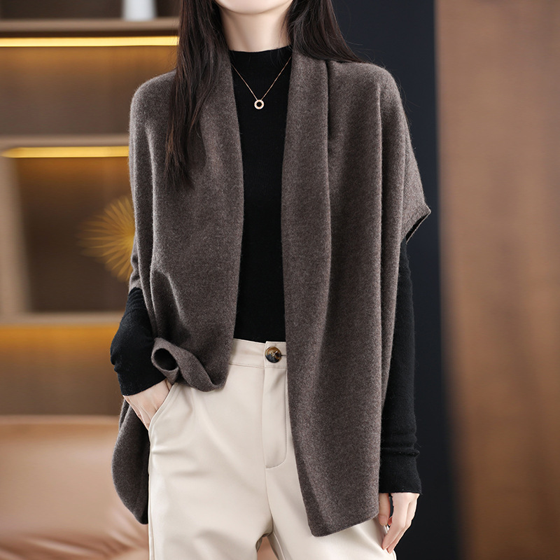 【Schalmantel aus reiner Wolle】💁‍♀️ Leicht und warm, dieses Cape-ähnliche Design sorgt für einen 360-Grad-Schlankheitseffekt.