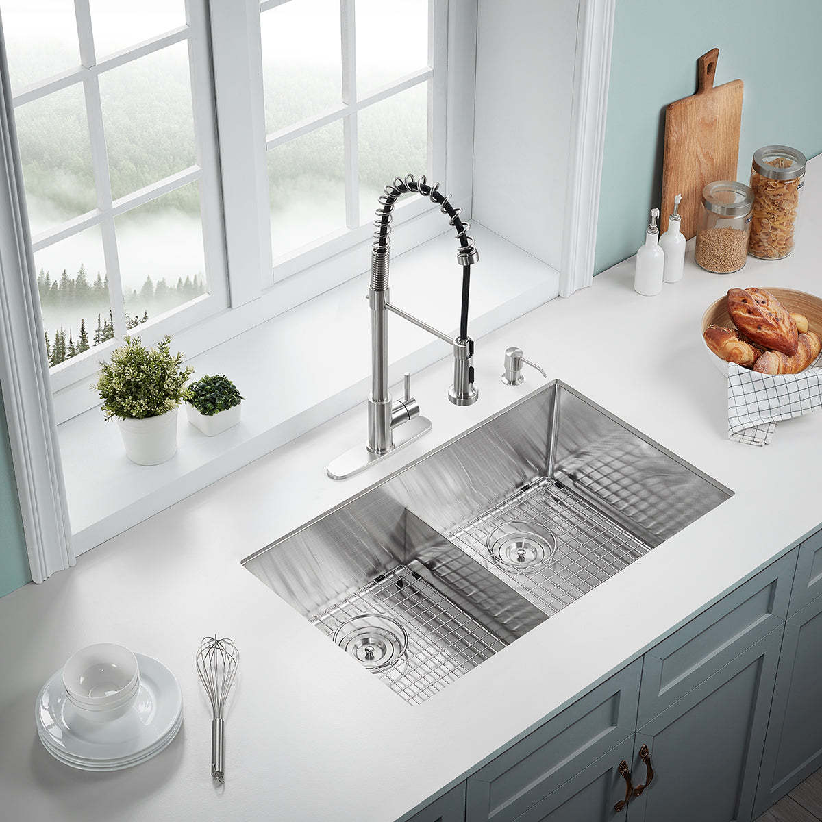 Serene Valley Stainless Steel Kitchen Sink, 33-inch Undermount, Double Bowl with Unique Thin Divider, Heavy-Duty Grids UDG3322R-Serene Valley