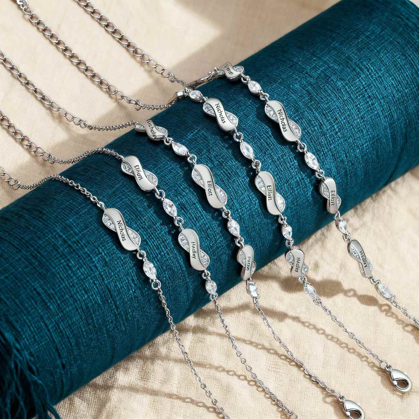  Personalisierbares 1-5 Namen Unendlichkeits Armband Familie-Geschenkbox Set