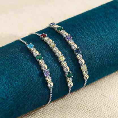 Personalisierte Unendlichkeits-Armband mit 2-5 Namen und Geburtssteinen – Liebevolles Geschenk für Mama