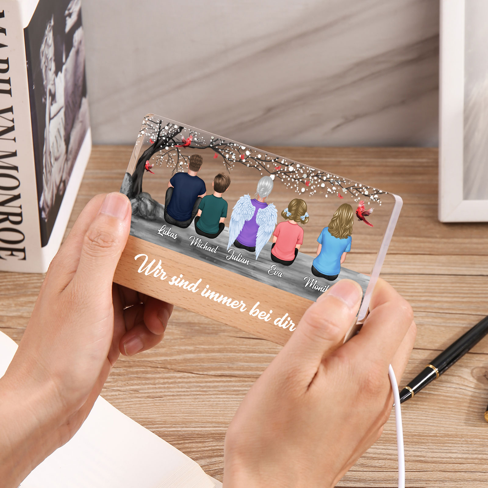 Personalisierte 2-8 Namen & Text Acryl-Holz Nachtlampe– Ein warmes Erinnerungslicht für Familie