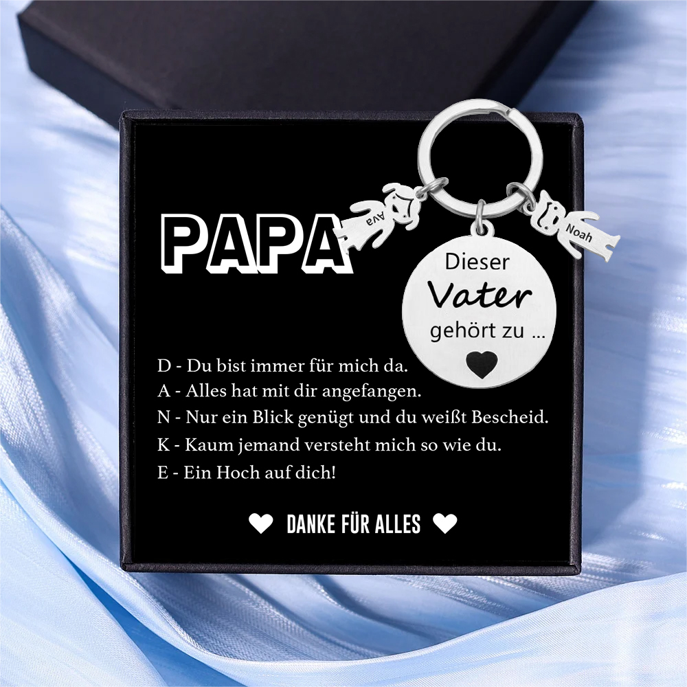 Gravur 2 Namen & Wunschtext Familie Schlüsselanhänger - Dieser Vater ( oder Mutter, Opa, Oma, usw. ) Gehört zu ... mit Geschenkkarte & Geschenkbox Set
