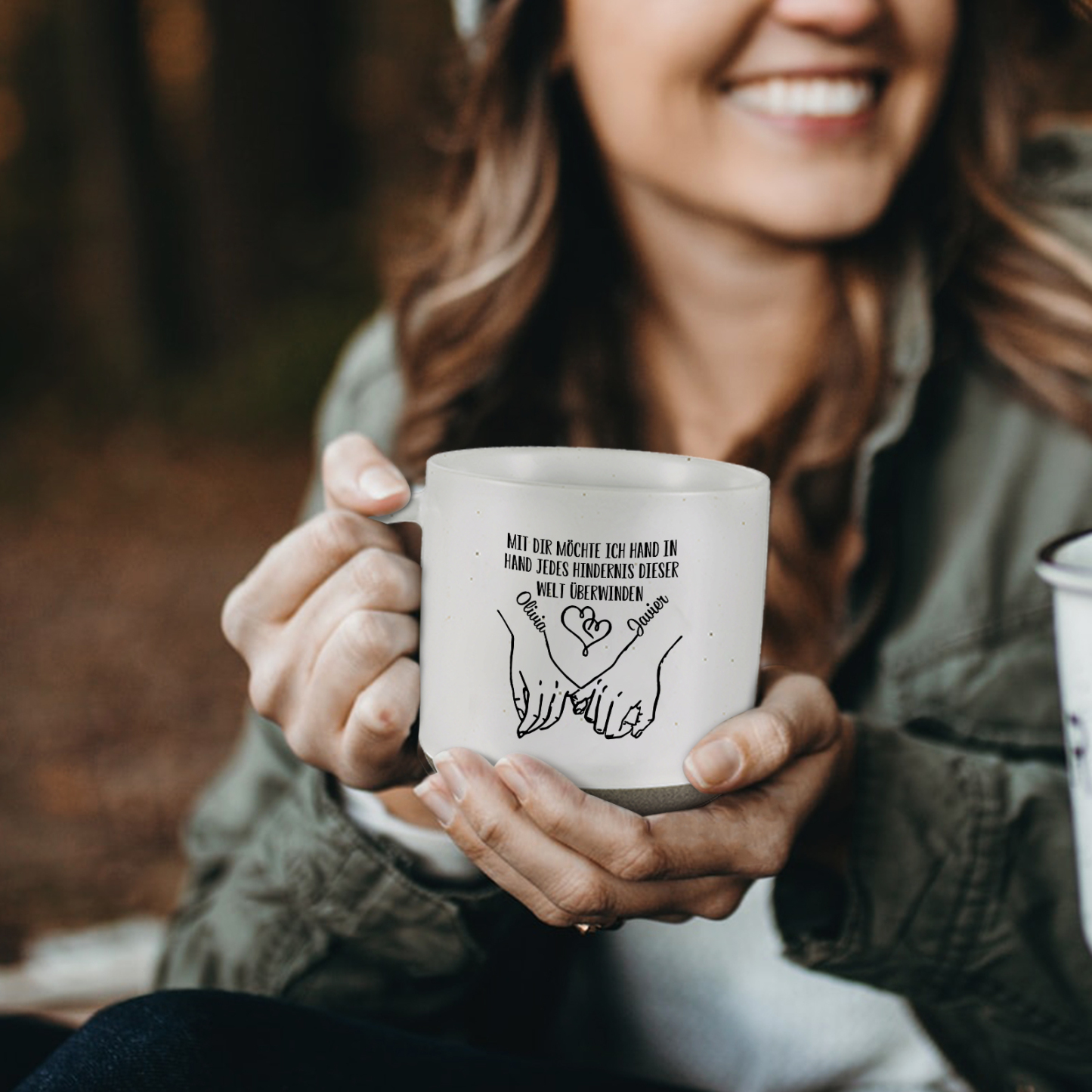 Personalisierte 2 Name & Text Hand-in-Hand Keramik Mark-Tasse mit schwarzer/ weißer Schrift– Einzigartiges Geschenk für Paar