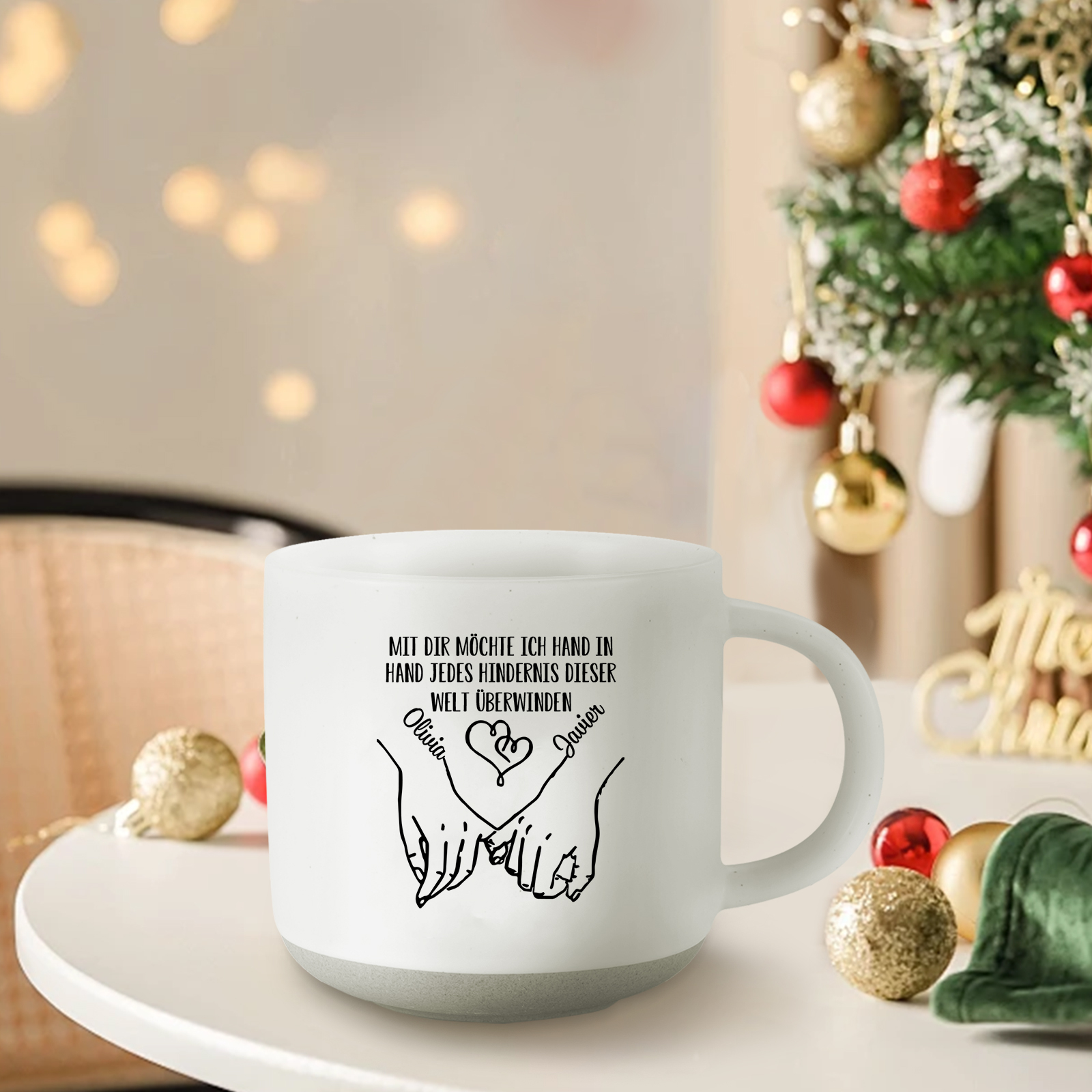 Personalisierte 2 Name & Text Hand-in-Hand Keramik Mark-Tasse mit schwarzer/ weißer Schrift– Einzigartiges Geschenk für Paar