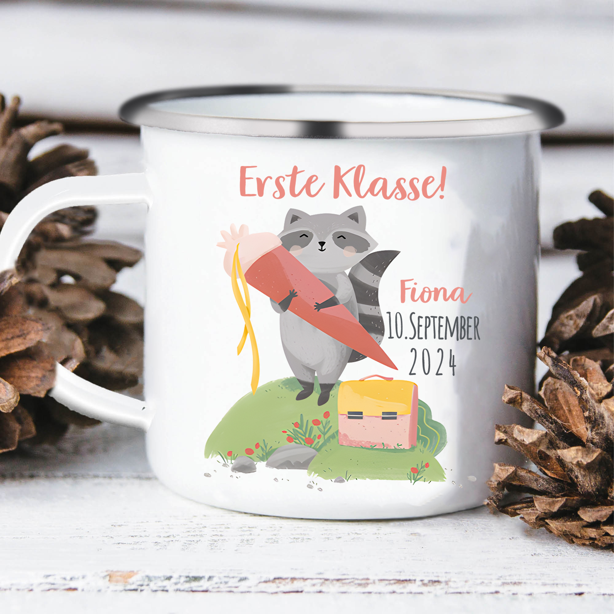 Emaille Tasse-Personalisierter Name & Datum Waschbären Becher -Erste Klasse - Geschenk zum Schulanfang