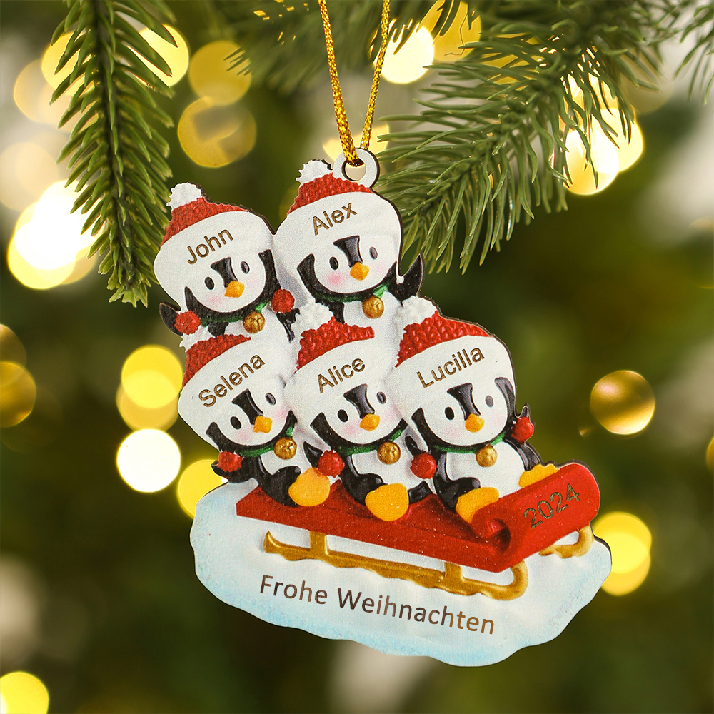 Holz Weihnachtsornament-Personalisierter Text & 2-6 Namen & Jahr niedliche Pinguin auf dem Schlitten Weihnachtsbaum-Anhänger
