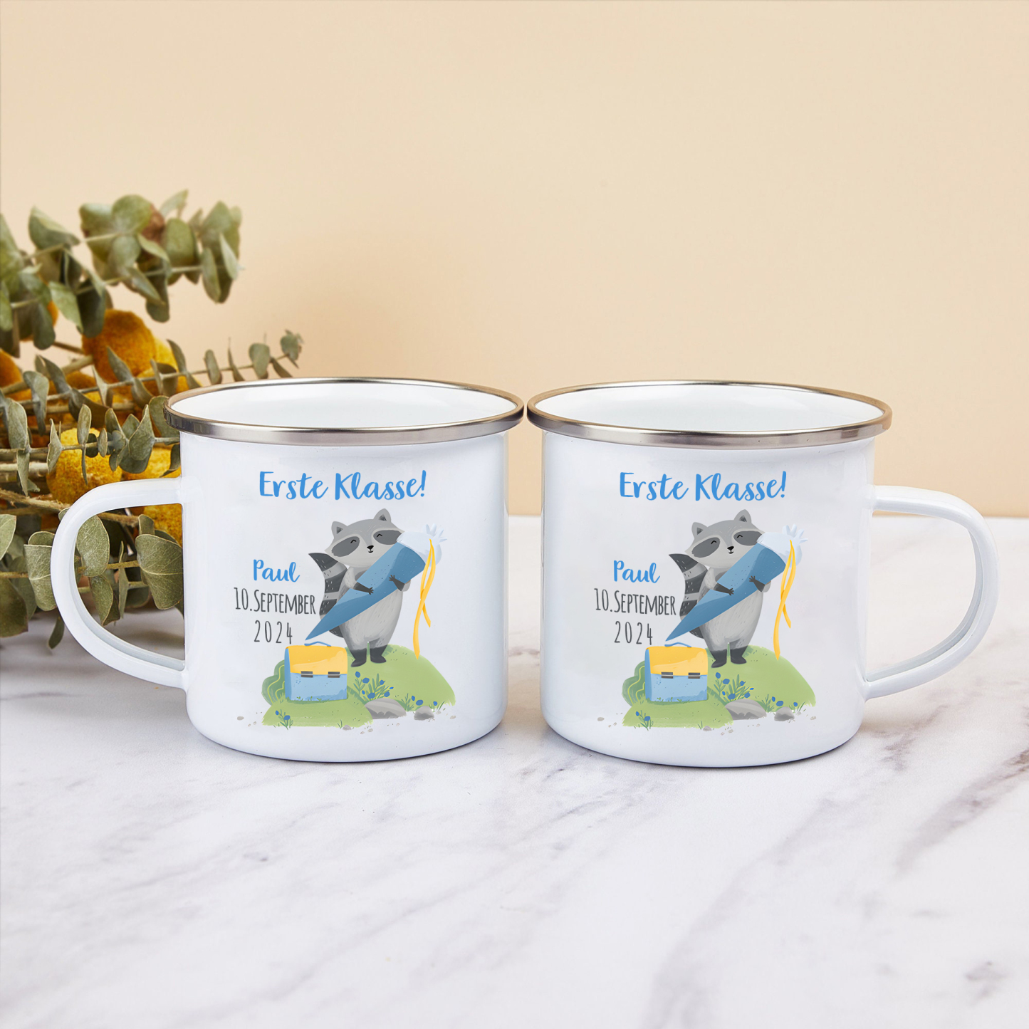 Emaille Tasse-Personalisierter Name & Datum Waschbären Becher -Erste Klasse - Geschenk zum Schulanfang