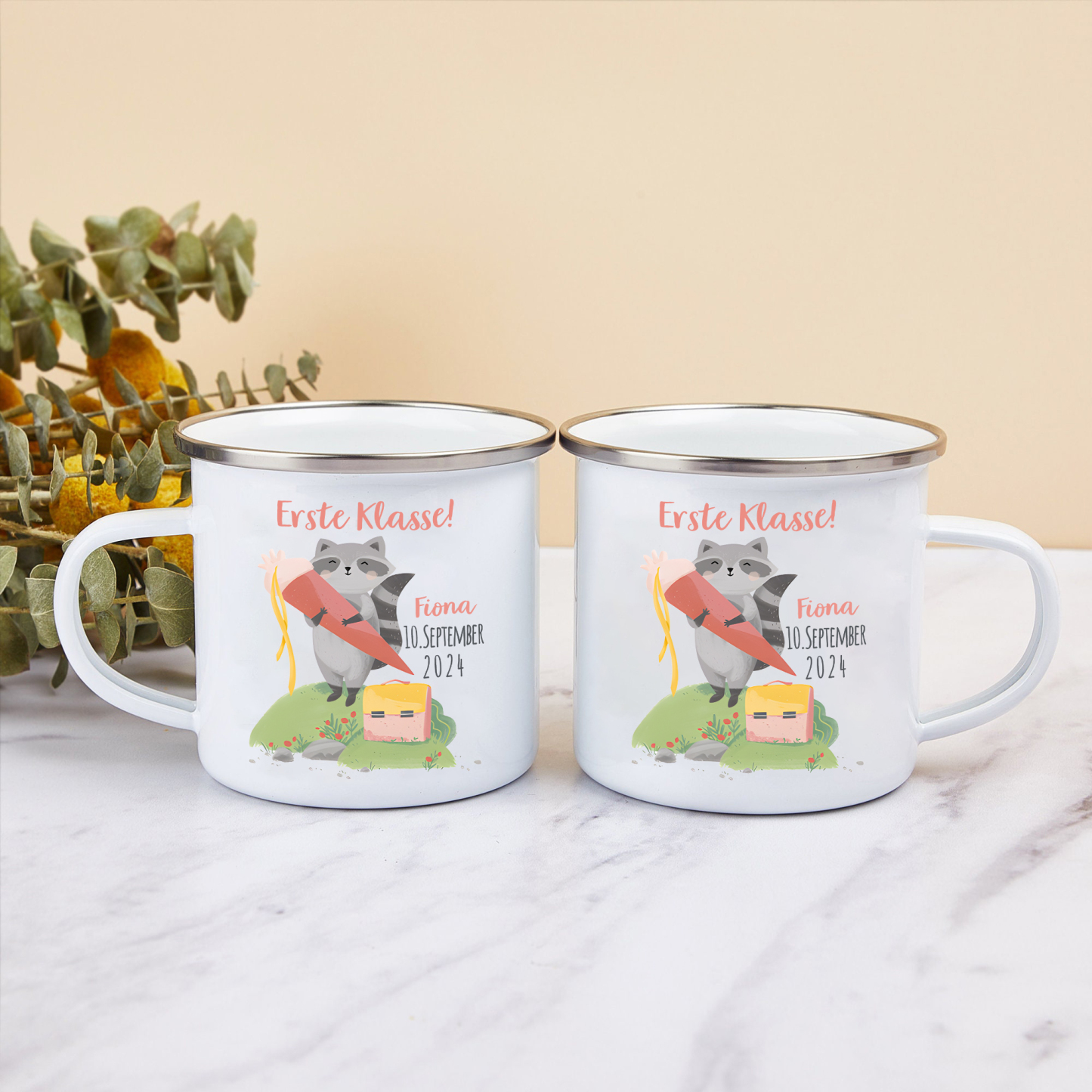 Emaille Tasse-Personalisierter Name & Datum Waschbären Becher -Erste Klasse - Geschenk zum Schulanfang