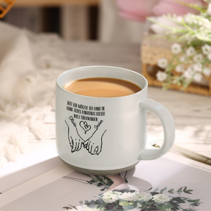 Personalisierte 2 Name & Text Hand-in-Hand Keramik Mark-Tasse mit schwarzer/ weißer Schrift– Einzigartiges Geschenk für Paar