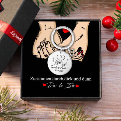 Personalisierte 2 Namen & 2 Datum & 2 Buchstaben Schlüsselanhänger & Geschenkkarte Geschenkbox Set für Paar