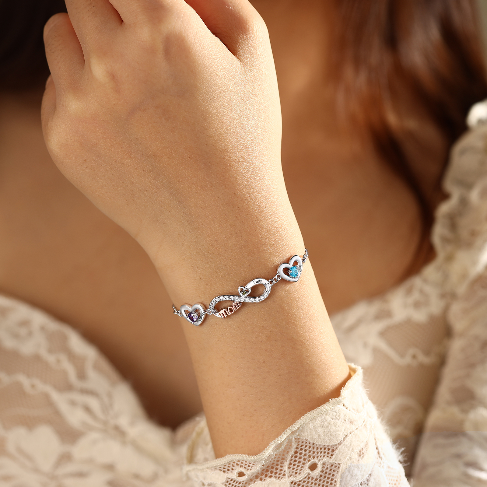 Personalisiertes Infinity-Herz Armband mit Geburtssteinen für Mama mit 2–6 Namen personalisiert