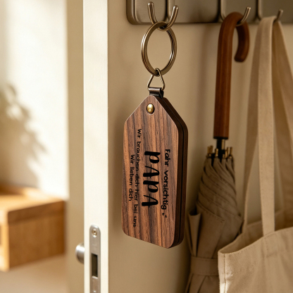 Personalisierter Foto-Schlüsselanhänger aus Holz mit dem Spruch Fahr vorsichtig Papa Geschenk zum Vatertag