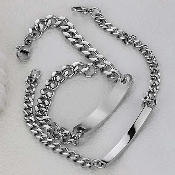 Personalisierte 2 Texte Paar Edelstahl Möbiusband Armbänder Set für Paarchen