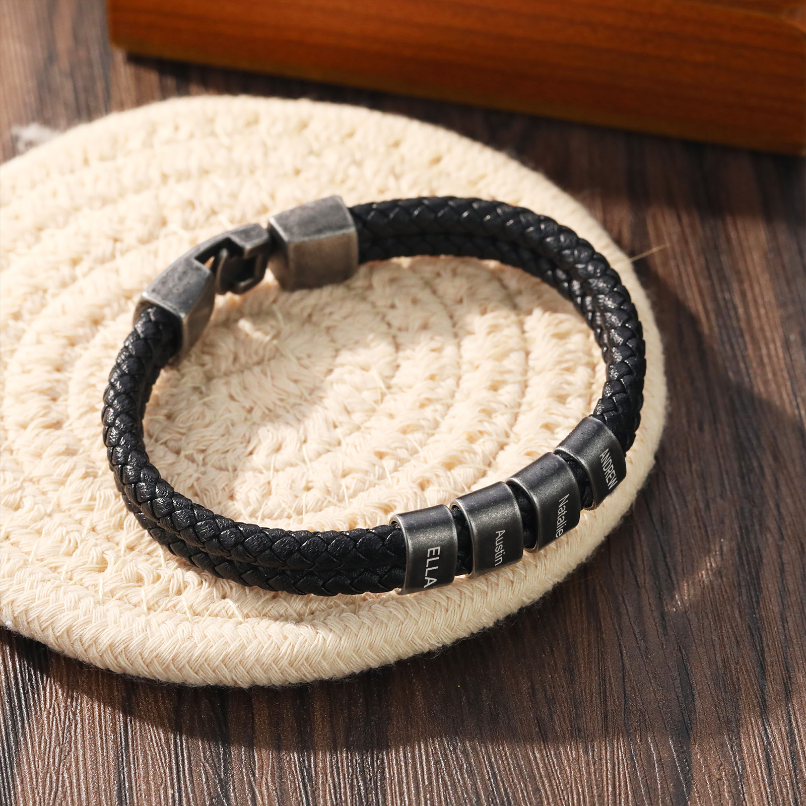Personalisiertes Herren 4 Namen Leder Vintage Armband mit Edelstahl Perle