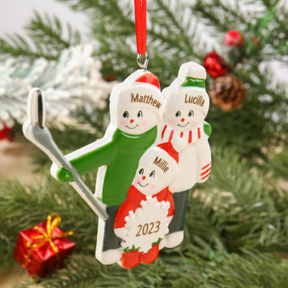 Harz Personalisierte 3 Namen & Jahr Skifahren Familie Weihnachtsornament Weihnachtsbaum Anhänger mit 3 Familienmitgliedern