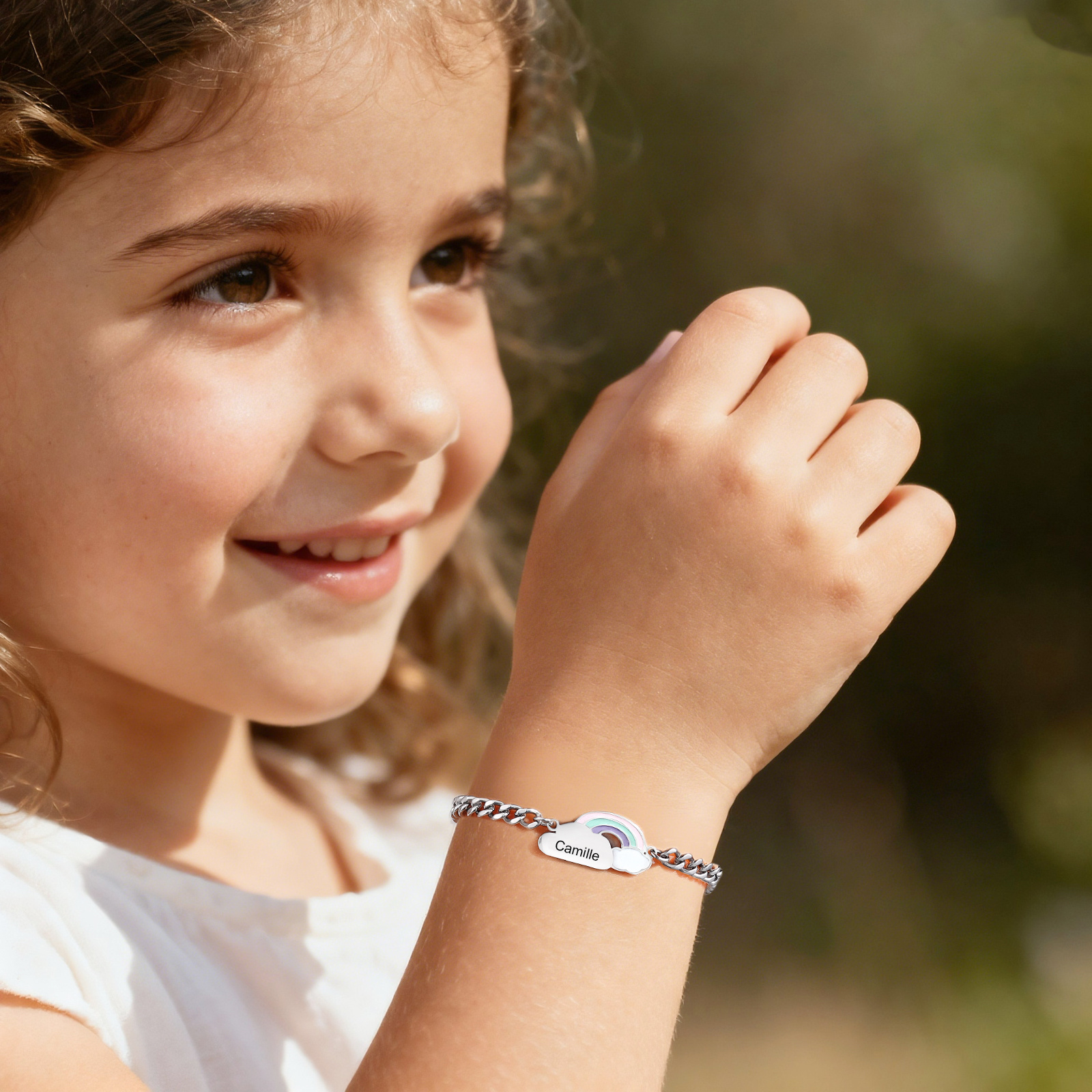 Personalisiertes Mama-Tochter-Armband mit Regenbogen-Wolkenanhänger – individuell graviertes Namensarmband