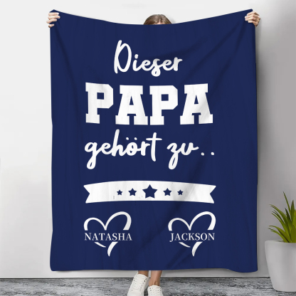 Decke-Personalisierbare 2 Namen Decke - Dieser Papa gehört zu - Geschenk für Vater