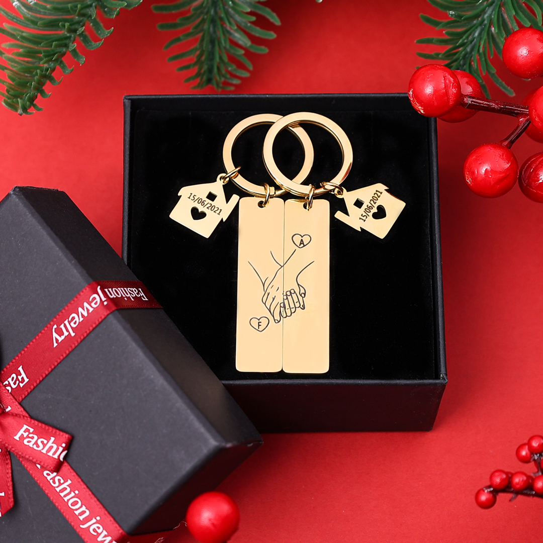 Personalisierbar 2 Buchstaben & 2 Datum- Hand in Hand Zuhause 🏠 Paar Metall-Schlüsselanhänger Weihnachtsgeschenk