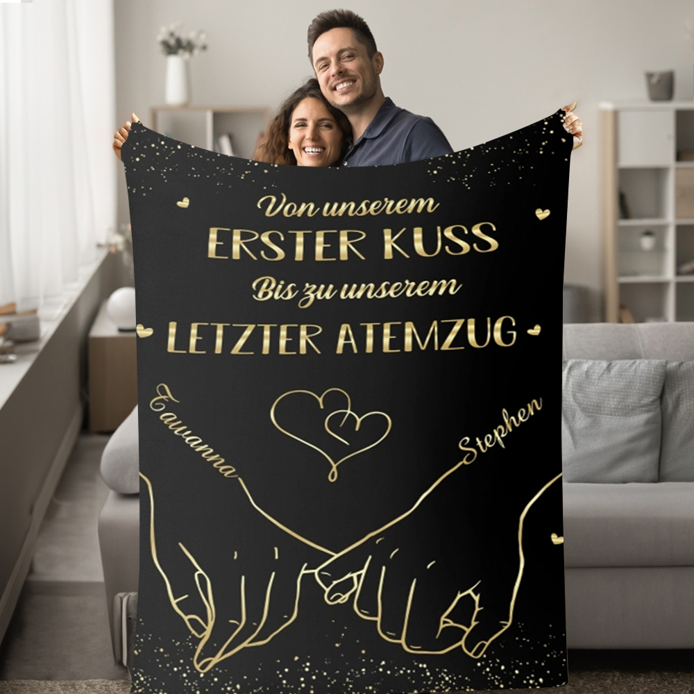 Personalisierte 2 Namen Schwarz Hand-in-Hand Flanell Decke -Von unserem ersten Kuss bis zu unserem letzter Atemzug - Geschenk für Paar
