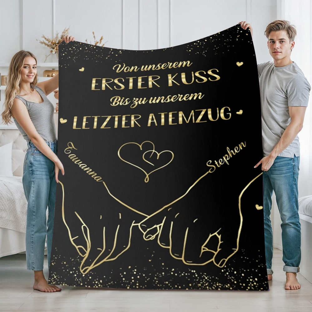Personalisierte 2 Namen Schwarz Hand-in-Hand Flanell Decke -Von unserem ersten Kuss bis zu unserem letzter Atemzug - Geschenk für Paar
