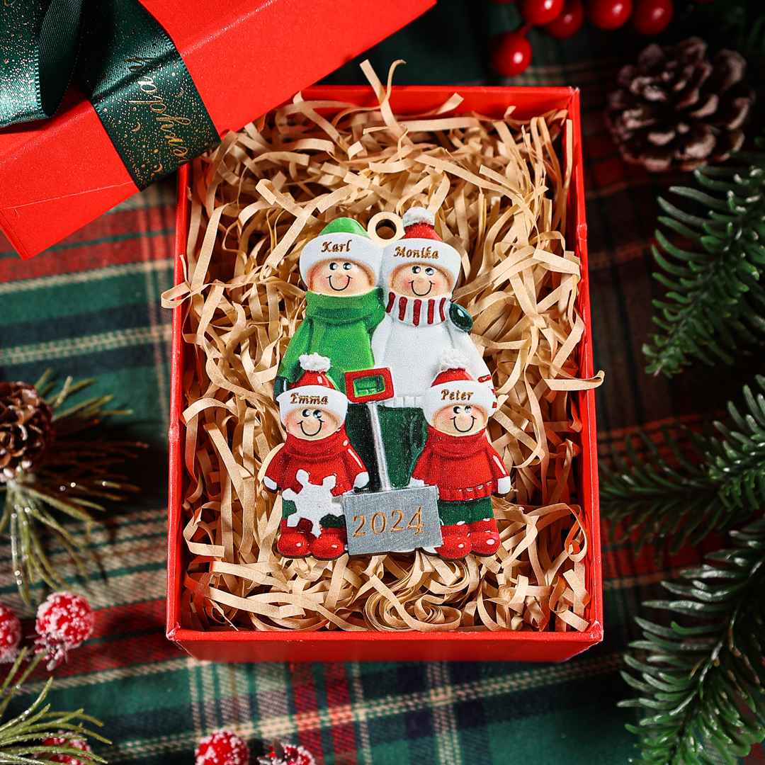 Holz Personalisierte 4 Namen & Jahr Schneeschaufelteam Weihnachtsornament Weihnachtsbaum Anhänger mit 4 Familienmitgliedern