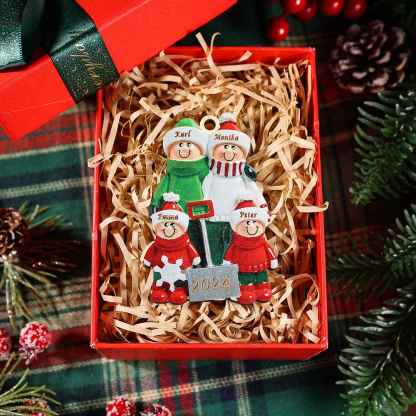 Holz Personalisierte 4 Namen & Jahr Schneeschaufelteam Weihnachtsornament Weihnachtsbaum Anhänger mit 4 Familienmitgliedern