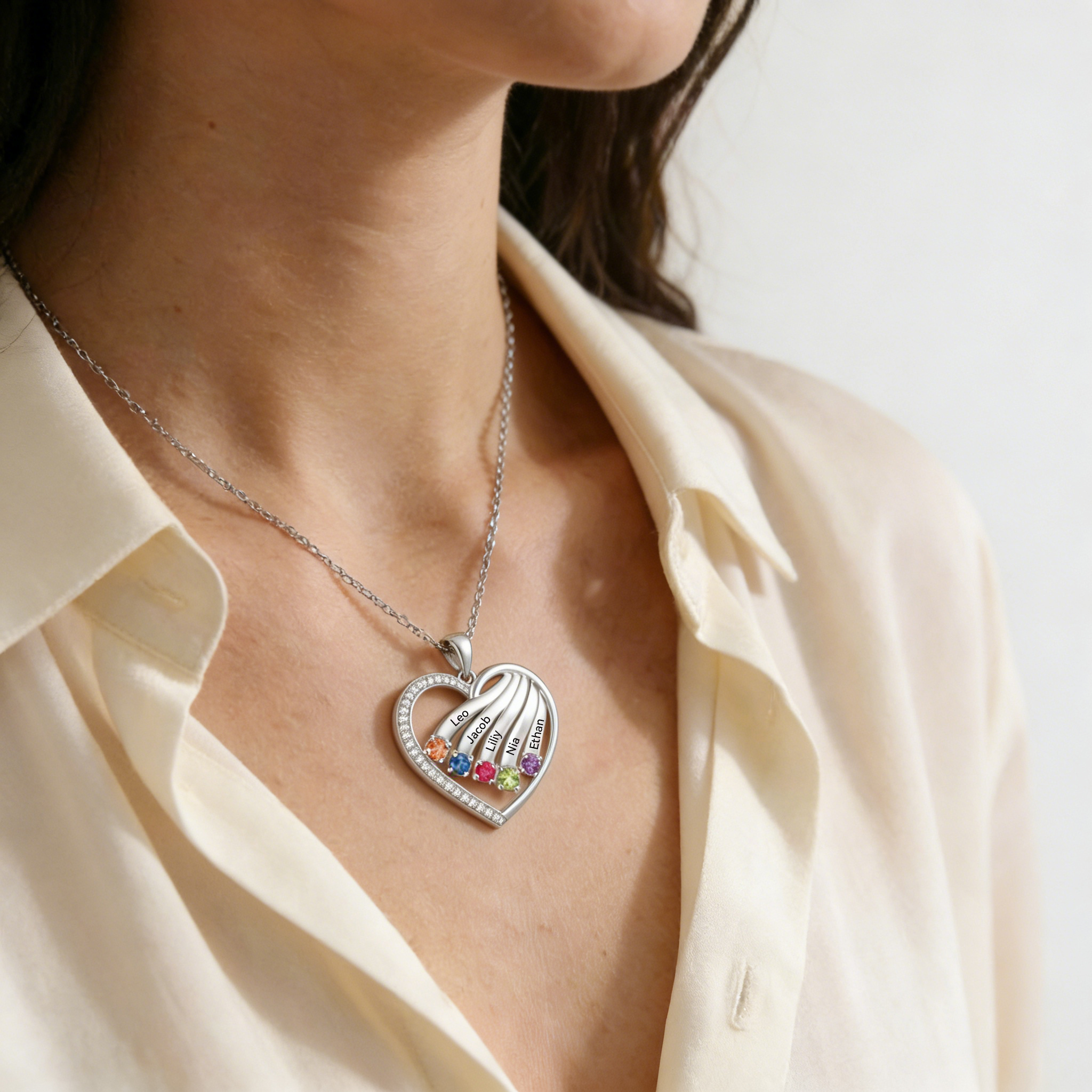 Personalisierte Herz-Namenskette mit Geburtssteinen graviert mit 4–6 Kindernamen