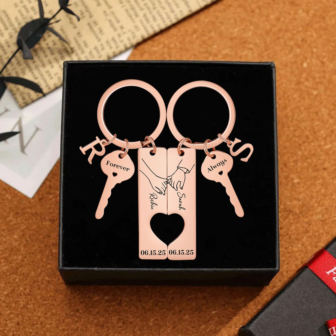 Herz-Ausschnitt Partner-Schlüsselanhänger-Set, personalisiert mit Namen und Buchstaben, Valentinstagsgeschenk