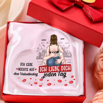 Personalisiertes Acrylherz als Deko mit umarmendem Paar – liebevolles Geschenk