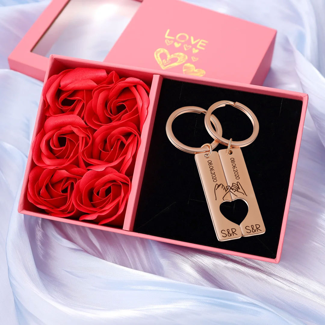 Personalisierte Partner-Schlüsselanhänger im 2er-Set mit Herz-Puzzle und individueller Gravur