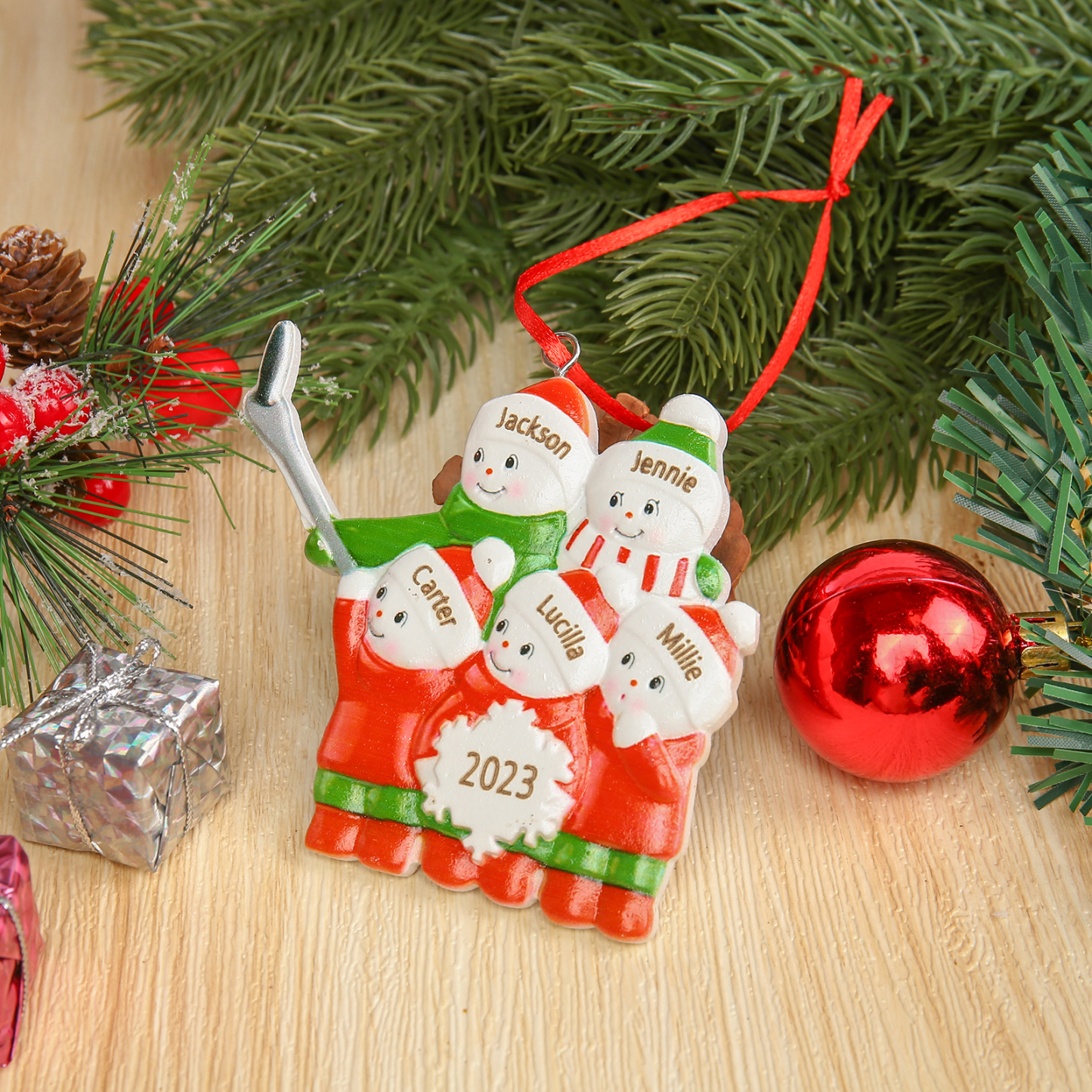 Harz Personalisierte 5 Namen & Jahr Skifahren Familie Weihnachtsornament Weihnachtsbaum Anhänger mit 5 Familienmitgliedern