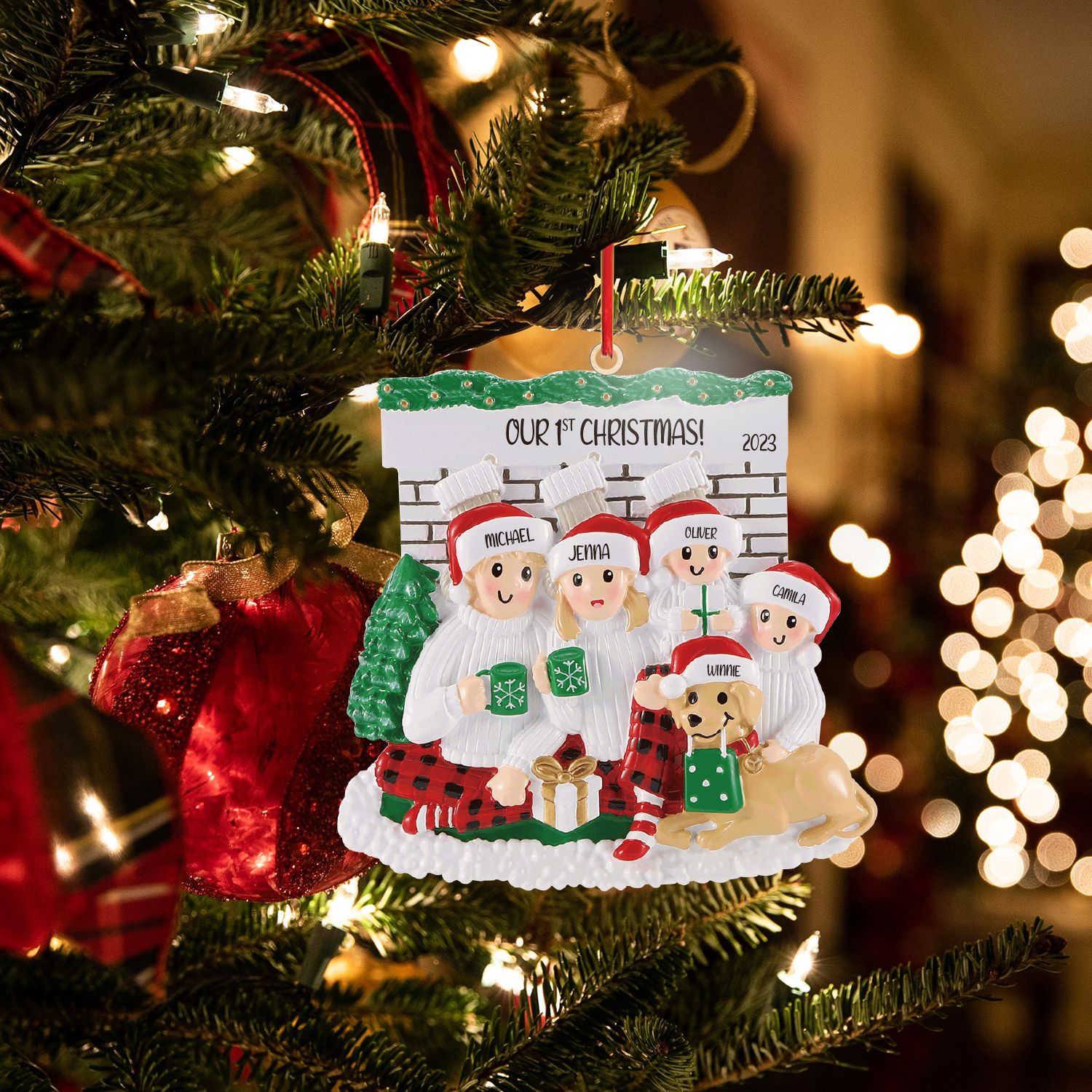 Holz Personalisierte 5 Namen & Jahr & Text Kamin Weihnachtsornament Weihnachtsbaum Anhänger mit 4 Familienmitgliedern und 1 Hund