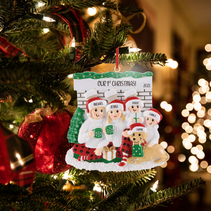 Holz Personalisierte 5 Namen & Jahr & Text Kamin Weihnachtsornament Weihnachtsbaum Anhänger mit 4 Familienmitgliedern und 1 Hund