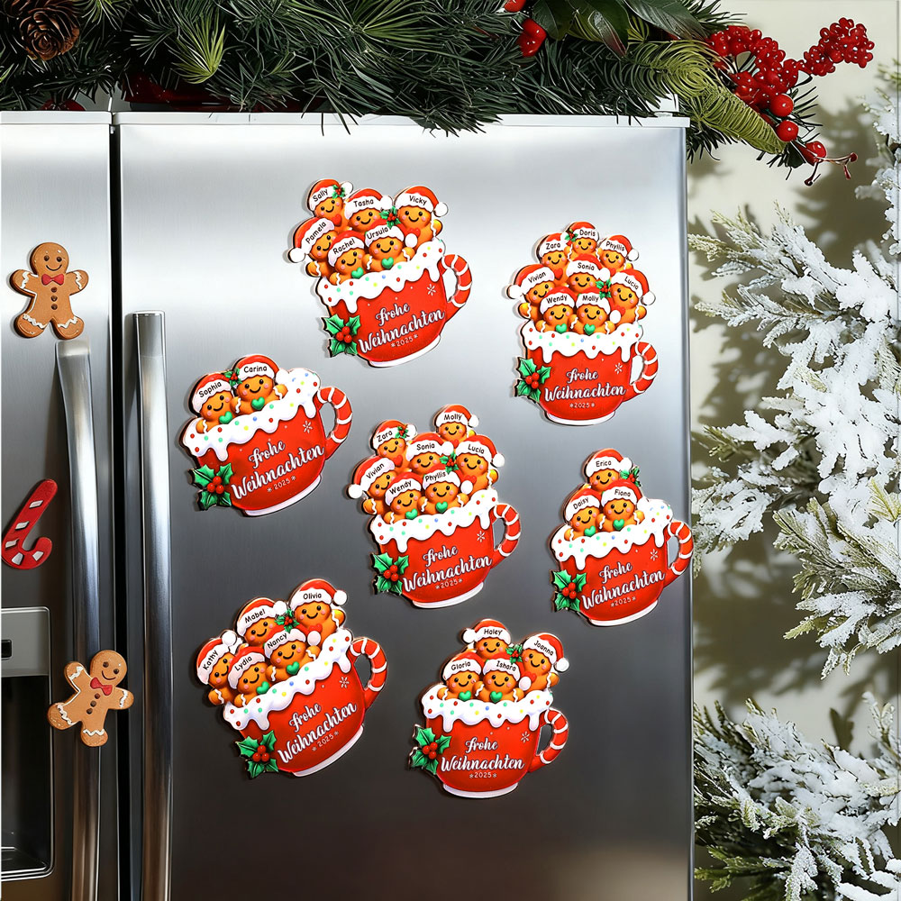Personalisierte Tasse mit Lebkuchenfamilie & Kühlschrankmagnet