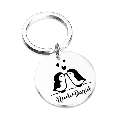 Personalisierbare 2 Namen Rund Metall Pinguin Schlüsselanhänger für Paar