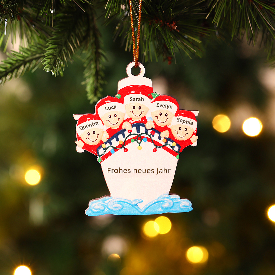 Personalisierter 3-5 Namen & Text Weihnachtsornament – Holzanhänger mit Schiffsmotiv