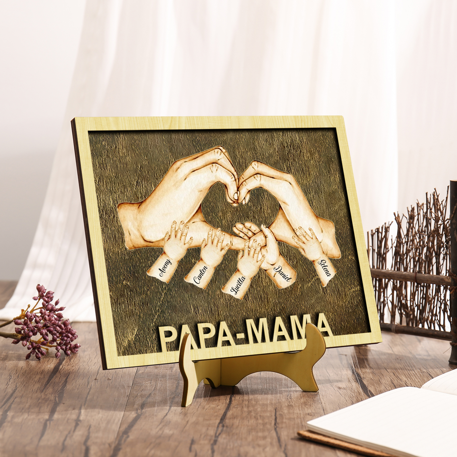 PAPA-MAMA Holz Deko-Personalisierbare 5 Namen Ornament Familie Hand in Hand Holzdekoration für Eltern