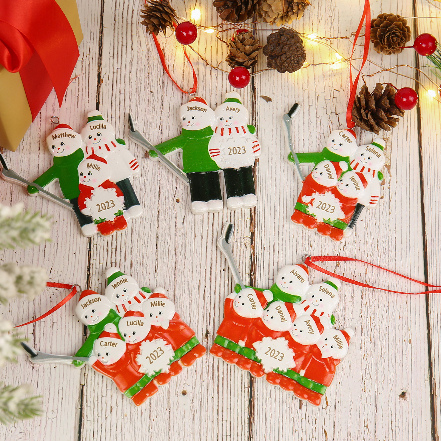 Harz Personalisierte 5 Namen & Jahr Skifahren Familie Weihnachtsornament Weihnachtsbaum Anhänger mit 5 Familienmitgliedern