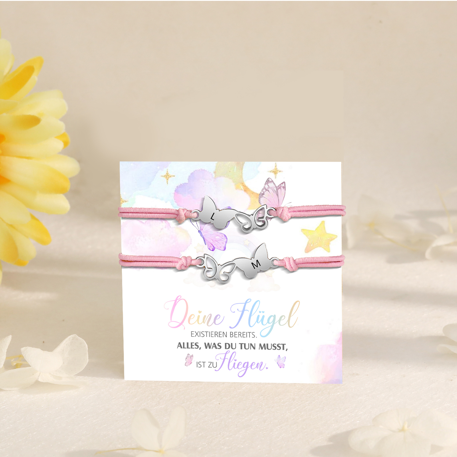Personalisierte 2 Buchstaben Schmetterling Armbänder Set mit 2 Ketten Gummiband - Schulanfang Geschenk mit Karte