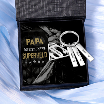 Personalisierbare 3 Namen & 1 Text Supermann Schlüsselanhänger-Papa, du bist unser Superheld-Geschenk mit Nachrichtenkarte