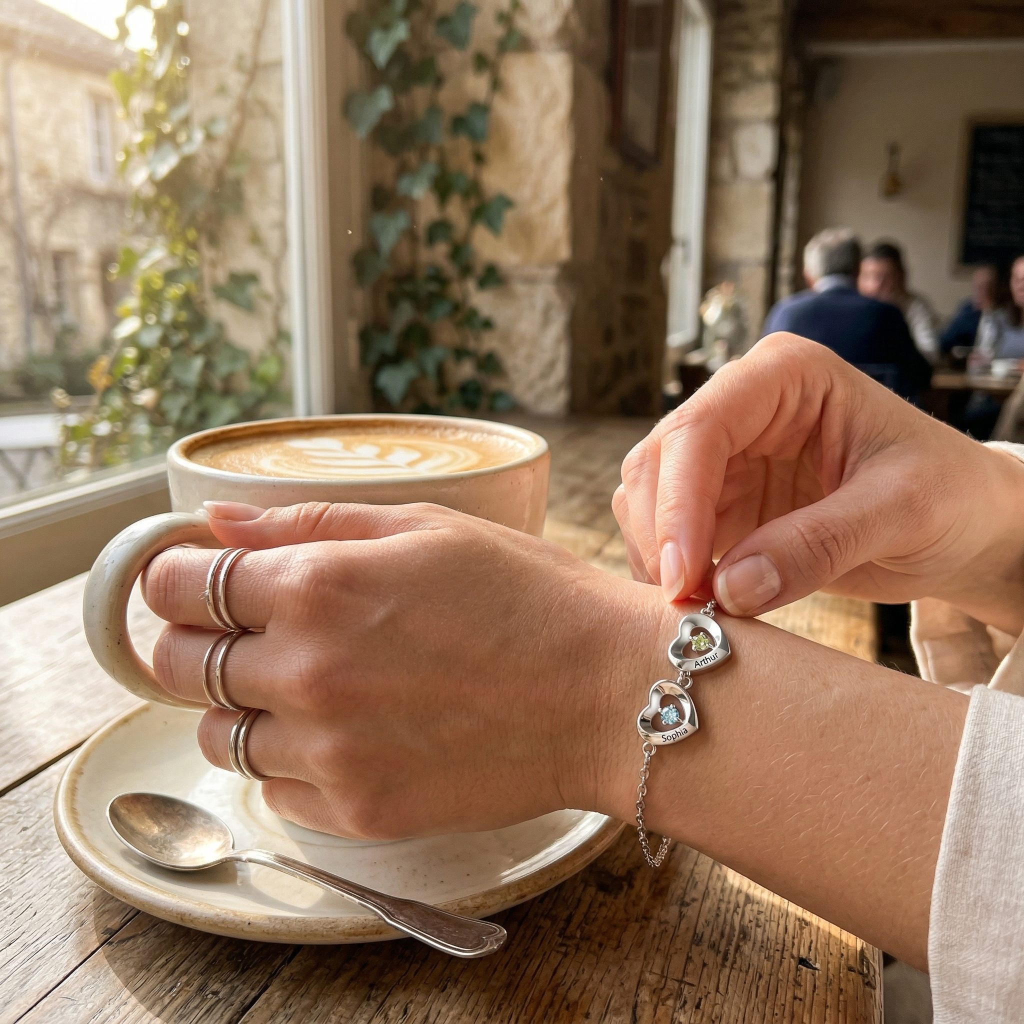 Personalisiertes Armband mit Herz 2 bis 5 Namen und Geburtssteinen Familienschmuck für Mama